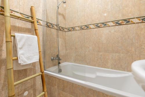 a bathroom with a bath tub and a sink at Casa Verde in Tavira