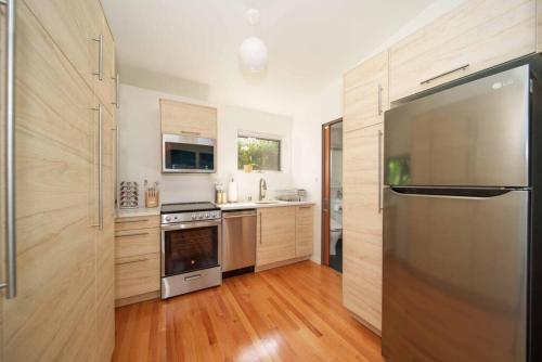 Lemon Tree Loft Chic Studio in the Heart of Culver