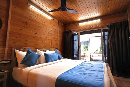 Postel nebo postele na pokoji v ubytování Alekhya Suites - Panaji