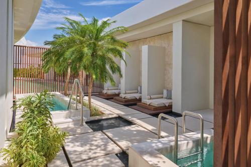 Bazén v ubytování The St. Regis Kanai Resort, Riviera Maya nebo v jeho okolí