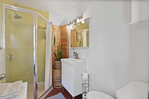 a bathroom with a toilet and a shower and a sink at Private, Quiet and Cozy Studio in Culver City in Los Angeles