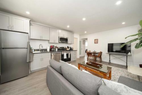 Comfy Homey 2BR Home near Hollywood DTLA