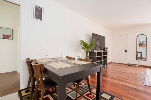 Delightful 2BR Home near Hollywood DTLA