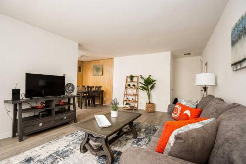 Cozy 1BR Home near Hollywood DTLA