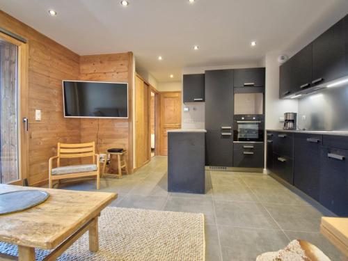 Een keuken of kitchenette bij Appartement Morzine, 3 pièces, 4 personnes - FR-1-524-106