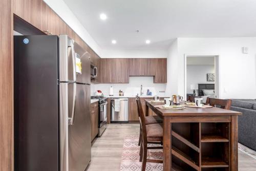 Balcony 2BR 2B in Heart of K Town N