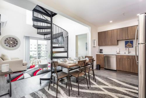 In the heart of K Town 3B 2B Loft N2