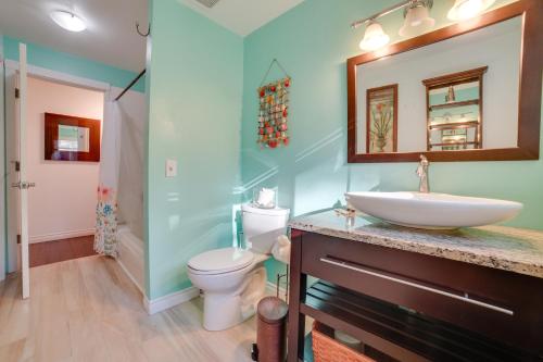 Ванная комната в Charming Unit Near Lake Washington and Trails!