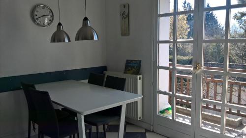 Photo de la galerie de l'établissement Maison avec Piscine LAC d'ANNECY - proximité Plage VEYRIER DU LAC, à Veyrier-du-Lac