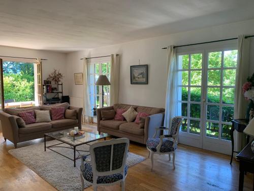 Photo de la galerie de l'établissement Maison avec Piscine LAC d'ANNECY - proximité Plage VEYRIER DU LAC, à Veyrier-du-Lac