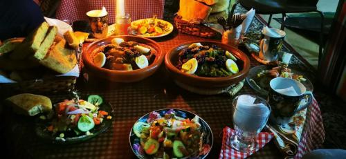 a table with several bowls of food on it at Café Autor Dan et Eger Nouvelle Restaurant in Ouzoud