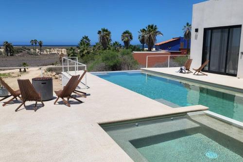 Bazén v ubytování Casa MapacheTodos Santos Maison D'hôte nebo v jeho okolí
