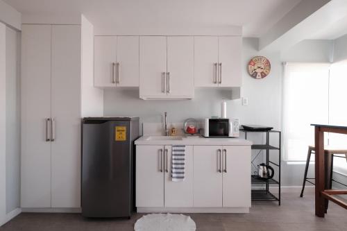 Kuchyň nebo kuchyňský kout v ubytování One bedroom budget condo in BGC