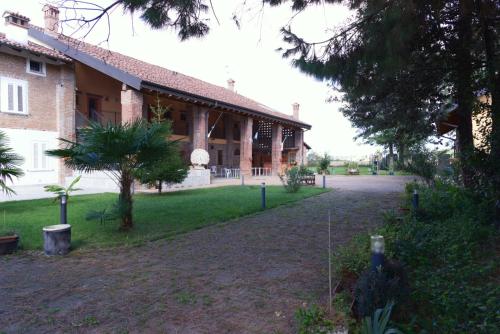 a large brick building with a yard in front of it at Cascina Amrit CAV in Borghetto Lodigiano