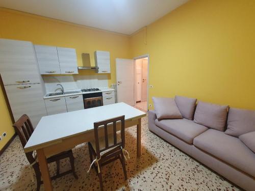 a living room with a couch and a table at Andrea affittacamere e B&B in Solignano Nuovo