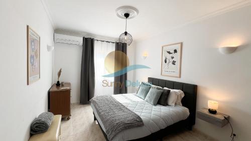 a bedroom with a bed and a window at Villa Bea by Sunny Deluxe in Albufeira