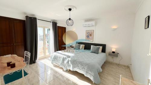 En eller flere senger på et rom på Villa Bea by Sunny Deluxe
