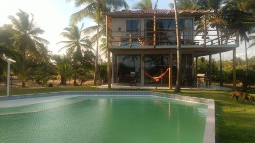 Kolam renang di atau dekat dengan Linda casa junto a natureza perto da Praia