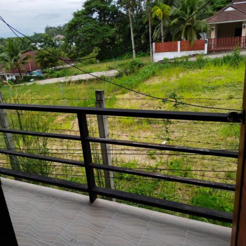 Taman di luar Palm Tian Homes A2