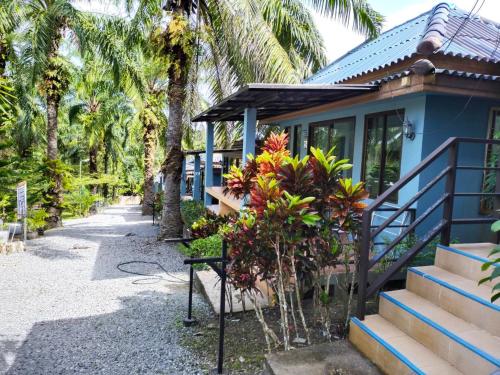 Taman di luar Palm Tian Homes A2
