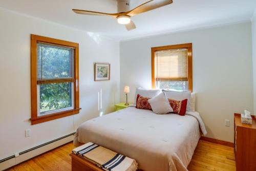 um quarto branco com uma cama e 2 janelas em Windham Vacation Rental 1 Mi to Ski Resort! em Windham