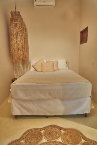 a bedroom with a large bed in a room at Evoé Caraíva in Caraíva
