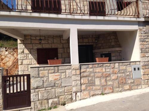 Balkón nebo terasa v ubytování Apartmani Ema & Lana