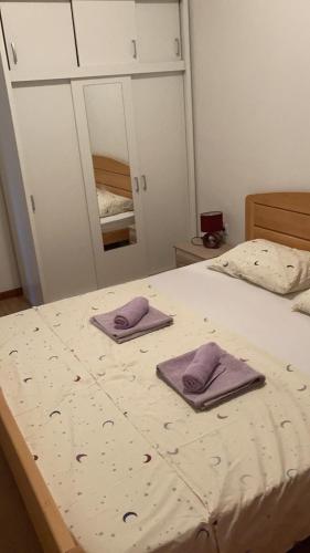 Postel nebo postele na pokoji v ubytování Apartmani Ema & Lana