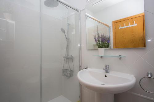 SingularStays Veronica II