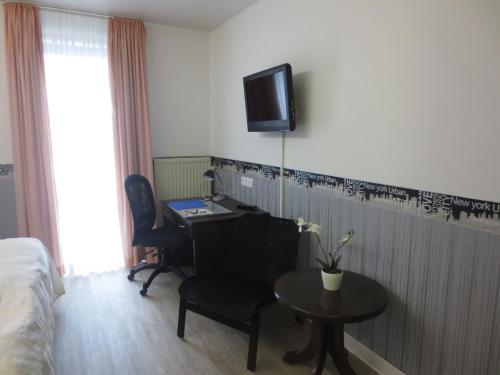TV a/nebo společenská místnost v ubytování Hotel Corsten