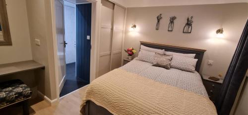 a bedroom with a large bed in a room at River Cottage in Stoke Ferry