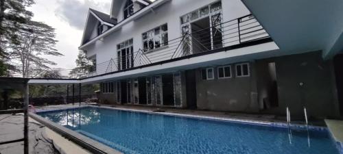 Swimming pool sa o malapit sa Diplomatic Short Stay in Gigiri