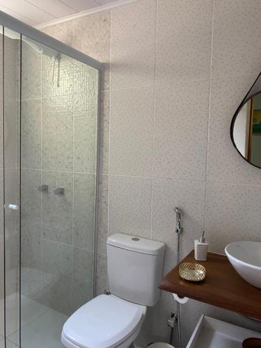 a bathroom with a toilet and a sink and a shower at Pousada Casa da Montanha in Angra dos Reis