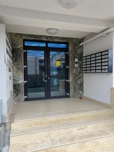 Η πρόσοψη ή η είσοδος του Perla Home