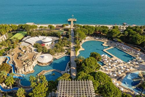 Бассейн в Dobedan World Palace Hotel ''Ex Brand Alva Donna World Palace '' или поблизости