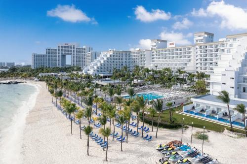 Playa de o cerca de este resort