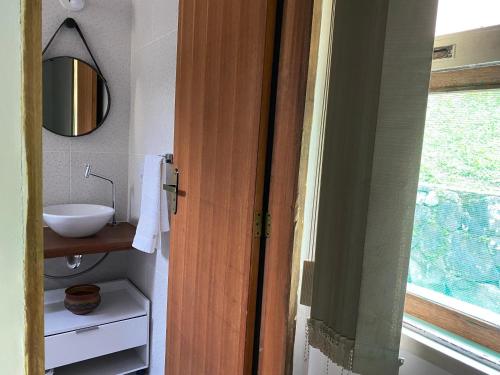 a bathroom with a sink and a mirror at Pousada Casa da Montanha in Angra dos Reis