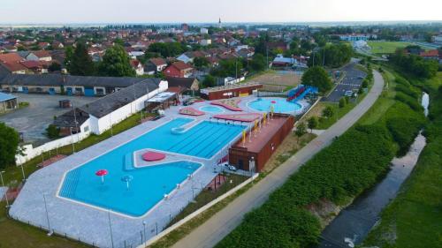 an overhead view of a large swimming pool at Kuća sreće Veronika in Nova Gradiška