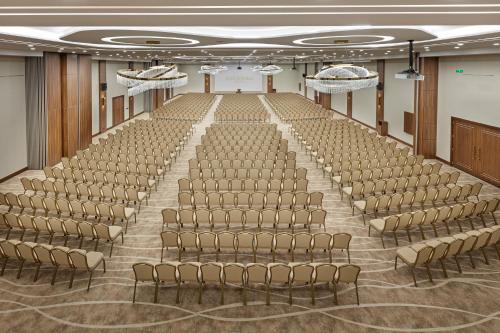 Бизнес-центр и/или конференц-зал в Dobedan World Palace Hotel ''Ex Brand Alva Donna World Palace ''