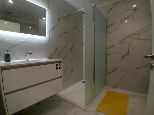 Ένα μπάνιο στο Living Caboqueira