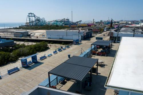 an overhead view of a dock with tables and benches at Hotel Cabana Oceanfront/Boardwalk in Wildwood