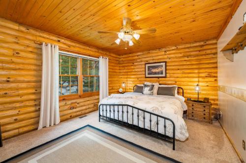 Gallery image of Log Cabin with Private Hot Tub on Wenatchee River! in Leavenworth