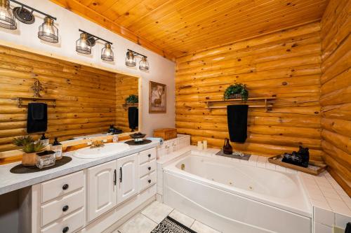 Gallery image of Log Cabin with Private Hot Tub on Wenatchee River! in Leavenworth