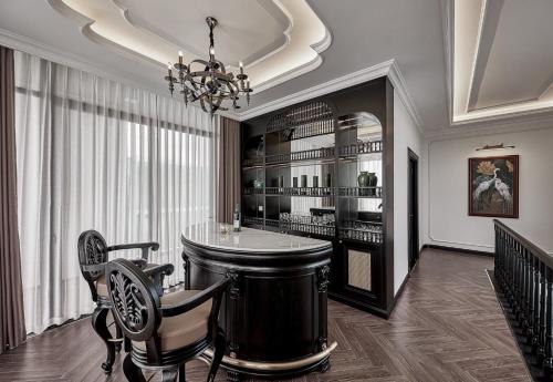 a dining room with a bar and a chandelier at LAKE HILL Villas in Bao Loc