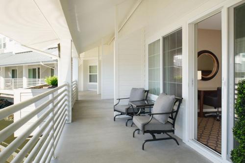 a porch with chairs and a table on a house at Sheraton Sonoma Wine Country Petaluma in Petaluma
