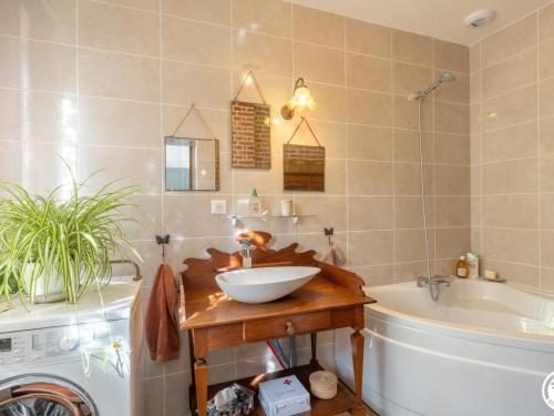 Photo de la galerie de l'établissement Maison familiale avec jardin, proche de Compiègne, Beauvais et Chantilly, idéale pour 6 pers. - FR-1-526-44, à Ravenel