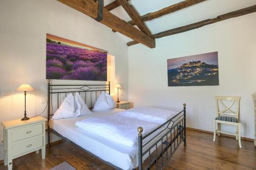 a bedroom with a bed and a painting on the wall at Villa Leopoldo by Istrian Country Houses in Barat