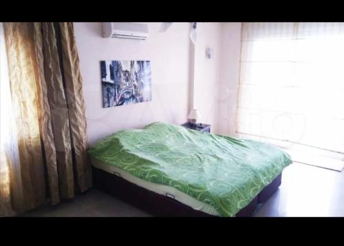 a small bed in a room with a window at Sokak in Alanya