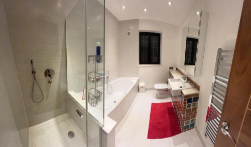 Ένα μπάνιο στο Heavenly London - Whetstone Boutique Hotel