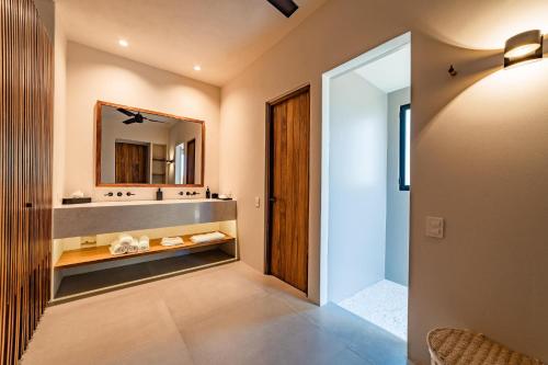 Ένα μπάνιο στο 3019 - Amanecer F2